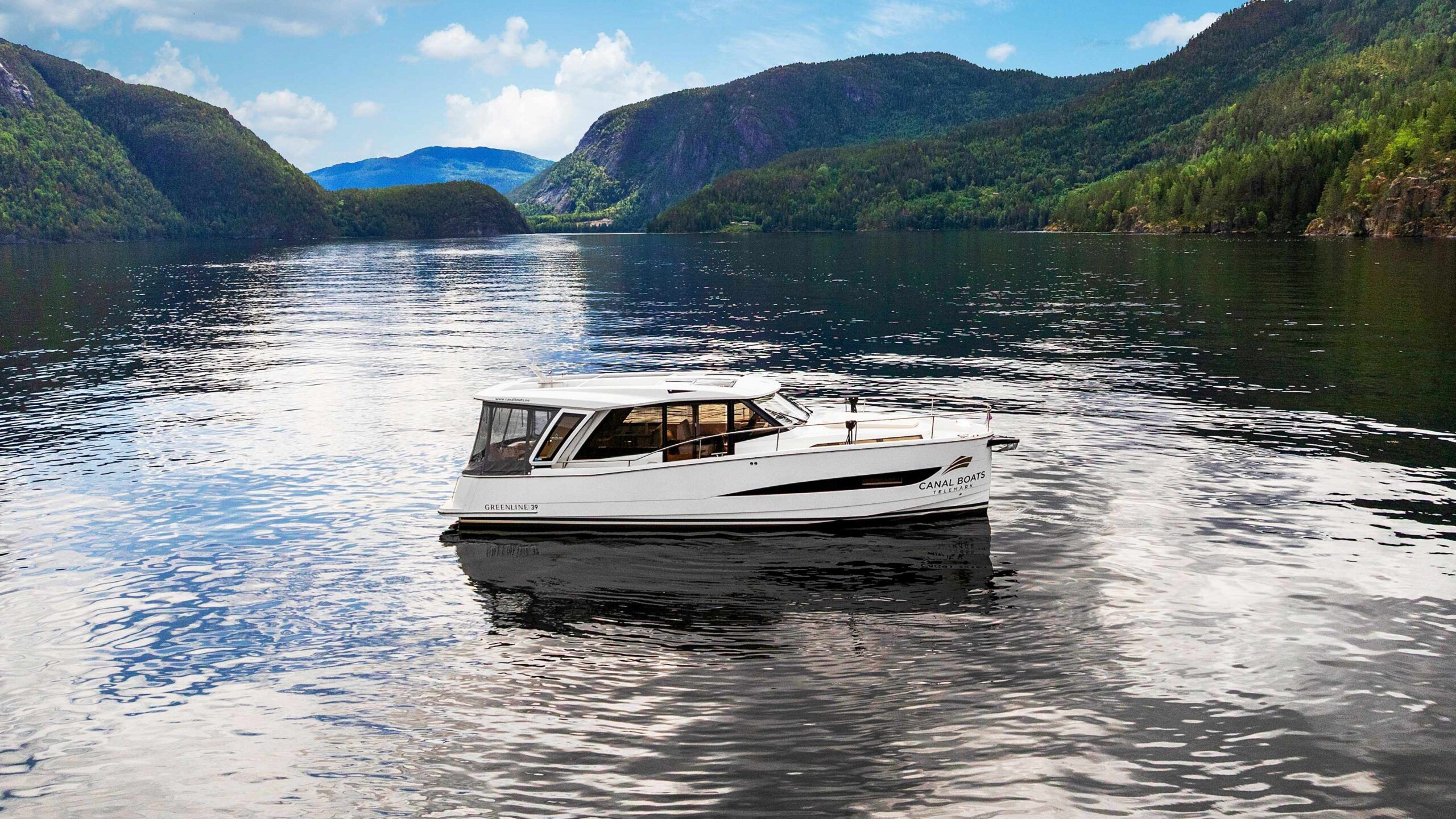 Electric Yacht Greenline 39 E-Drive - stearboard